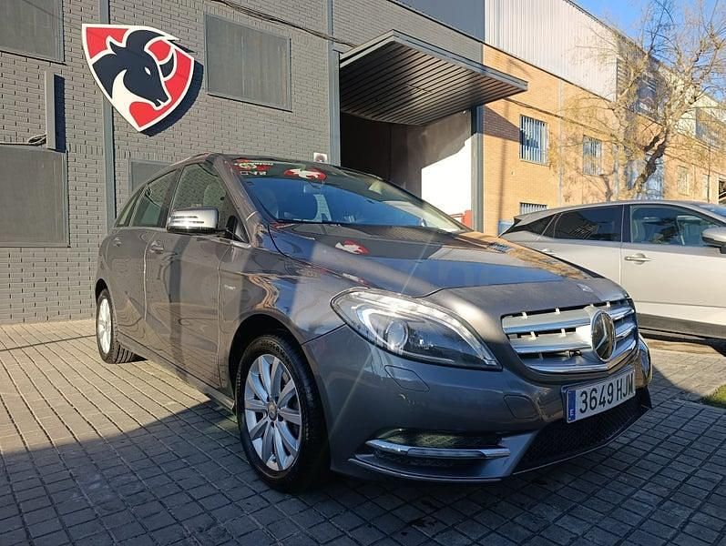 Usado Mercedes B200 136 CV (100 kW) 2012 Gris / plata Monovolumen