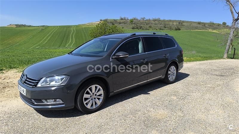 Usado VW Passat Edition 140 CV (102 kW) 2012 Gris / plata Familiar