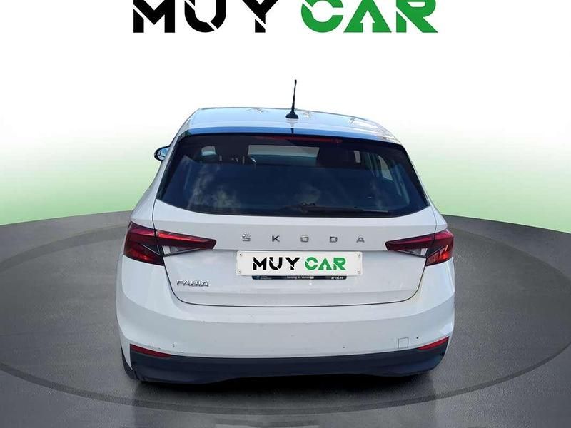 Usado Skoda Fabia Ambition 80 CV (58 kW) 2022 Blanco Utilitario