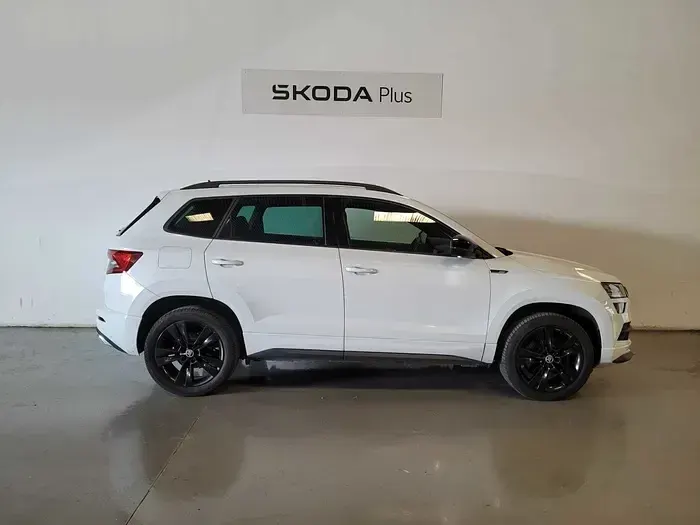 Usado Skoda Karoq SportLine 150 CV (110 kW) 2021 Blanco SUV