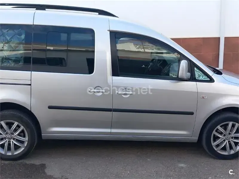 Usado VW Caddy Trendline 102 CV (75 kW) 2012 Blanco Monovolumen