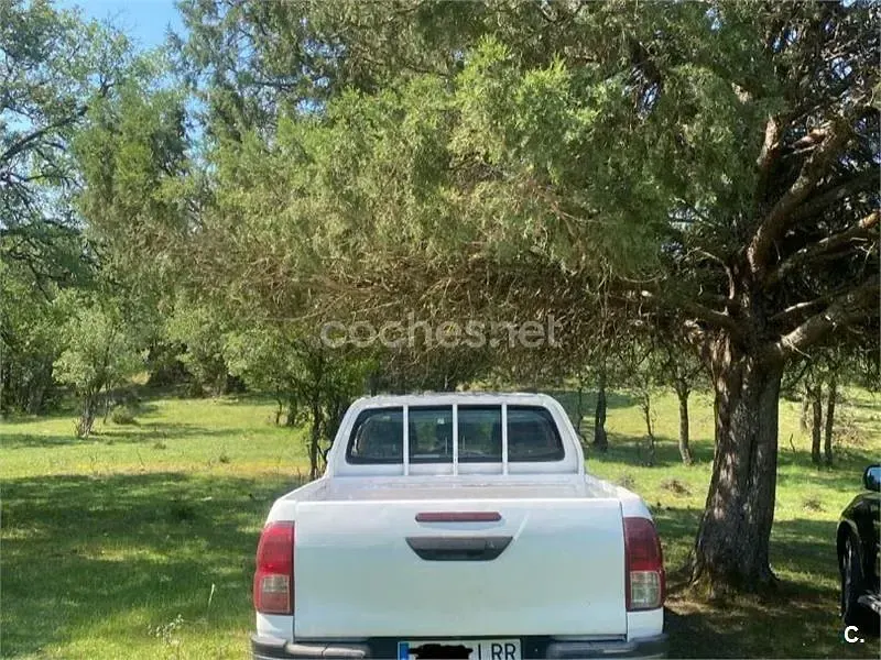 Usado Toyota HiLux 150 CV (110 kW) 2022 Blanco Pickup/Camioneta