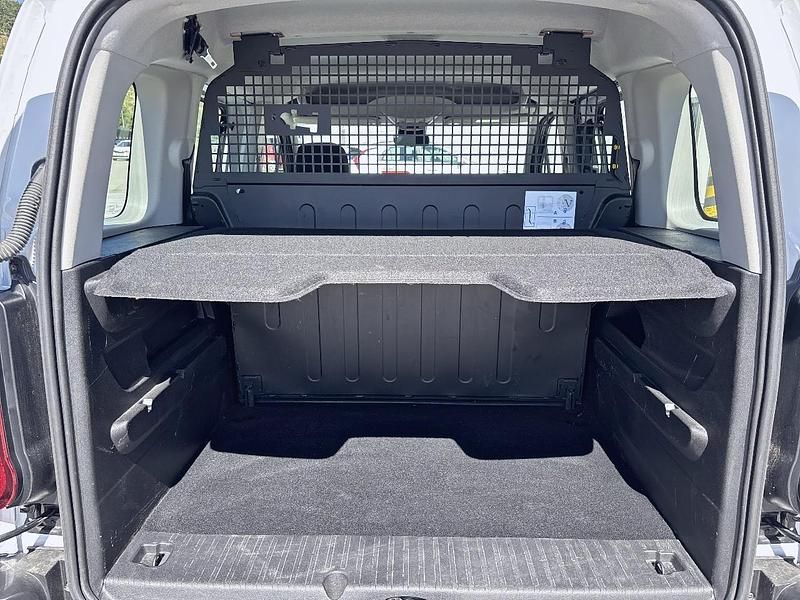 Usado Citroën Berlingo 102 CV (75 kW) 2024 Blanco Monovolumen