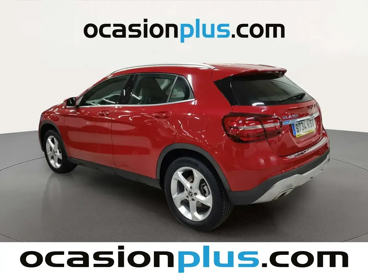 Käytetty Mercedes GLA180 122 HP (89 kW) 2019 Punainen Katumaasturi