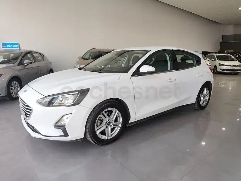 Usado Ford Focus Trend 120 CV (88 kW) 2020 Blanco Berlina