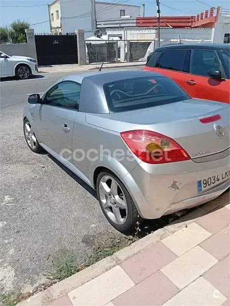 Usado Opel Tigra Edition 90 CV (66 kW) 2005 Gris / plata Descapotable