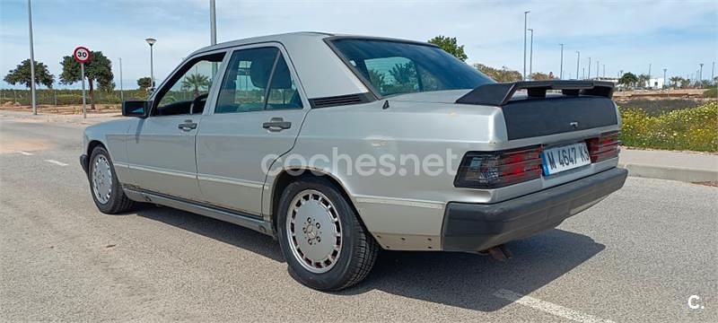 Usado Mercedes 190 160 CV (117 kW) 1987 Gris / plata Berlina