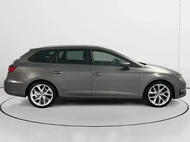 Usado Seat Leon FR 125 CV (91 kW) 2015 Gris Familiar