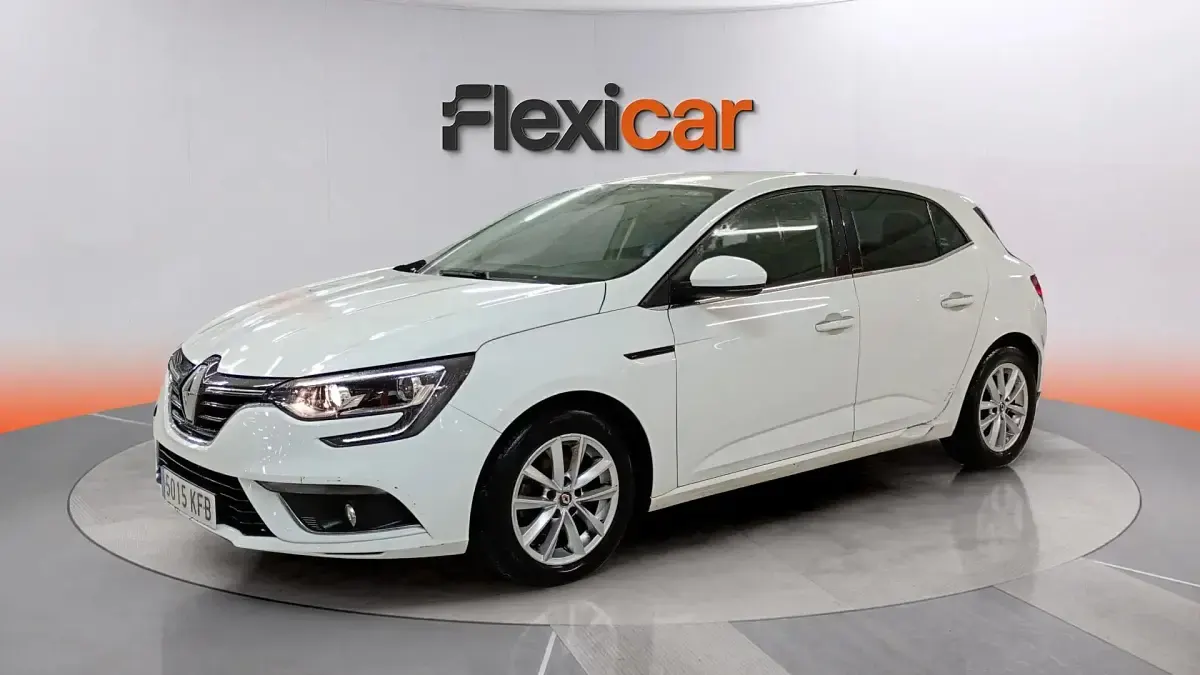 Usado Renault Mégane IV Zen 132 CV (97 kW) 2017 Blanco Berlina
