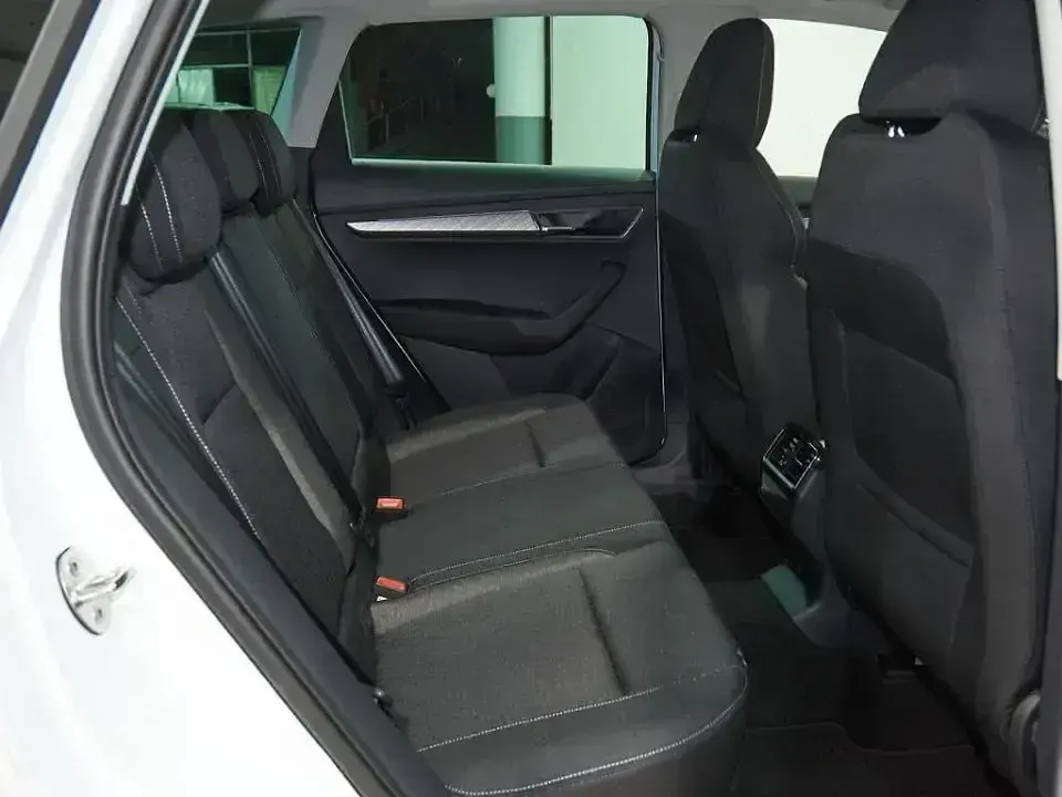 Usado Skoda Karoq 150 CV (110 kW) 2024 Blanco SUV