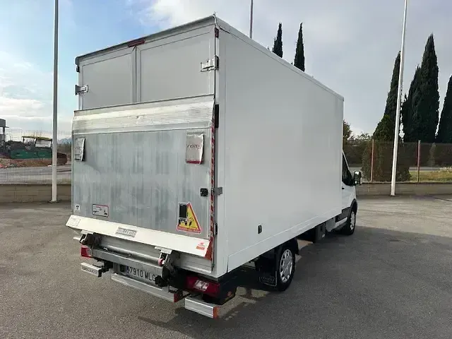 Usado Ford Transit Trend 165 HP (121 kW) 2023 Branco