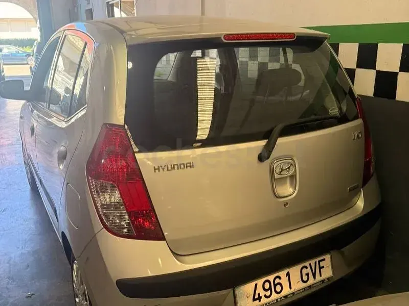 Usado Hyundai i10 GLS 78 CV (57 kW) 2010 Gris / plata Utilitario