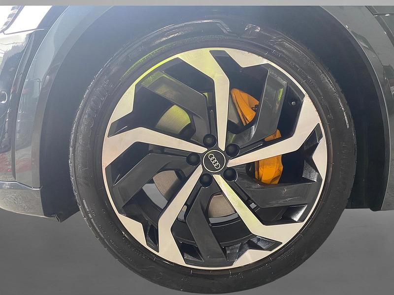 Usado Audi e-tron Sportback Sport 300 kW (408 CV) 2022 Negro brillante SUV