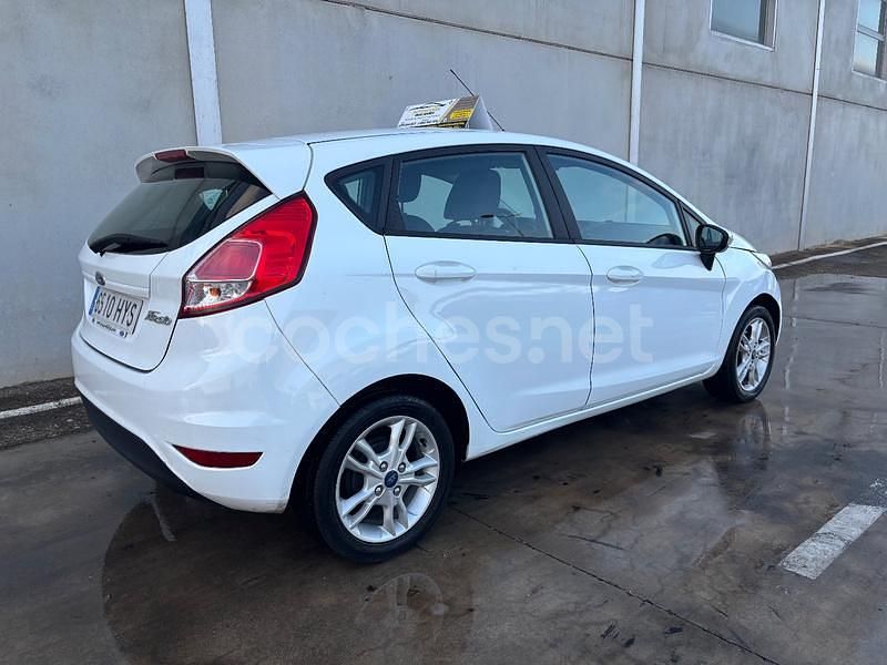 Usado Ford Fiesta Titanium 95 CV (69 kW) 2014 Blanco Berlina