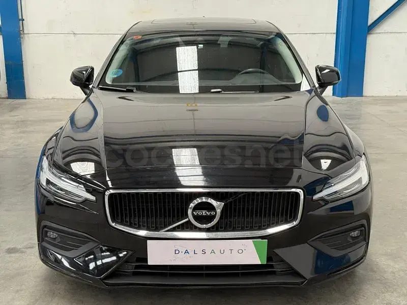 Käytetty Volvo S60 Momentum 197 HP (144 kW) 2021 Musta Sedan