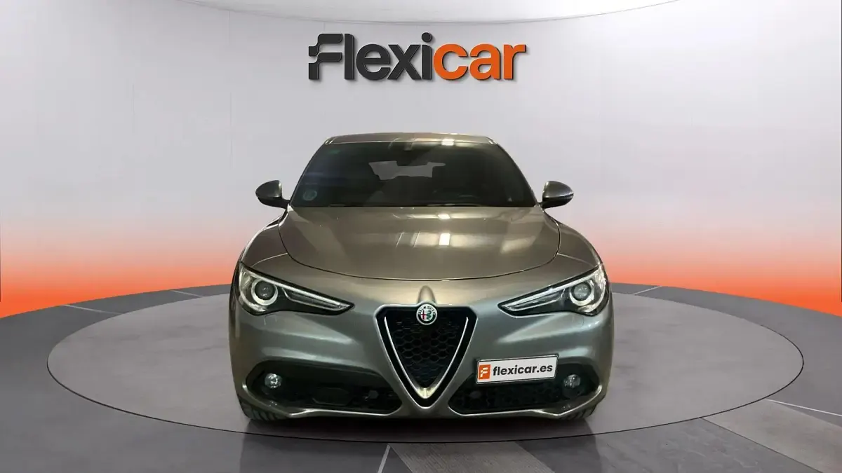 Usado Alfa Romeo Stelvio Executive 210 CV (154 kW) 2019 Gris SUV
