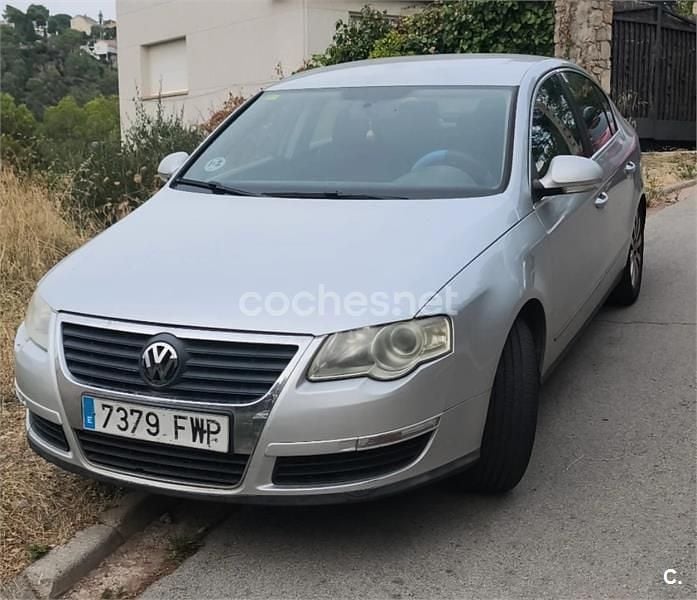 Gris / plata Usado 2007 VW Passat Highline Berlina | 3600 € (Buen precio) - Imagen 1/4