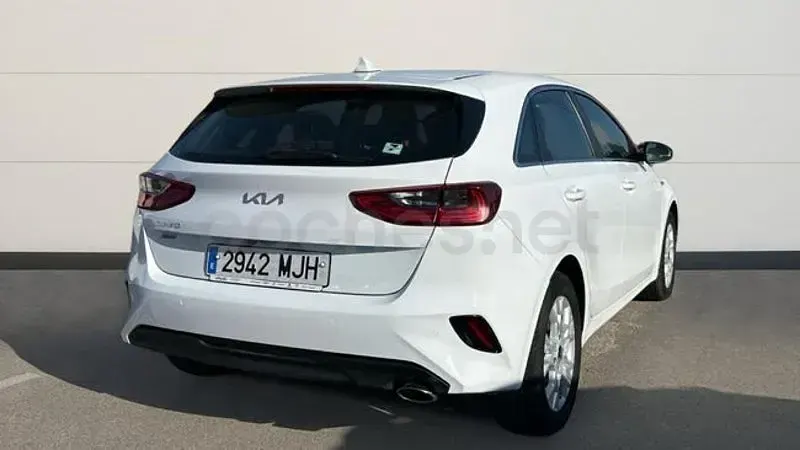 Usado Kia Ceed 136 CV (100 kW) 2023 Blanco Utilitario