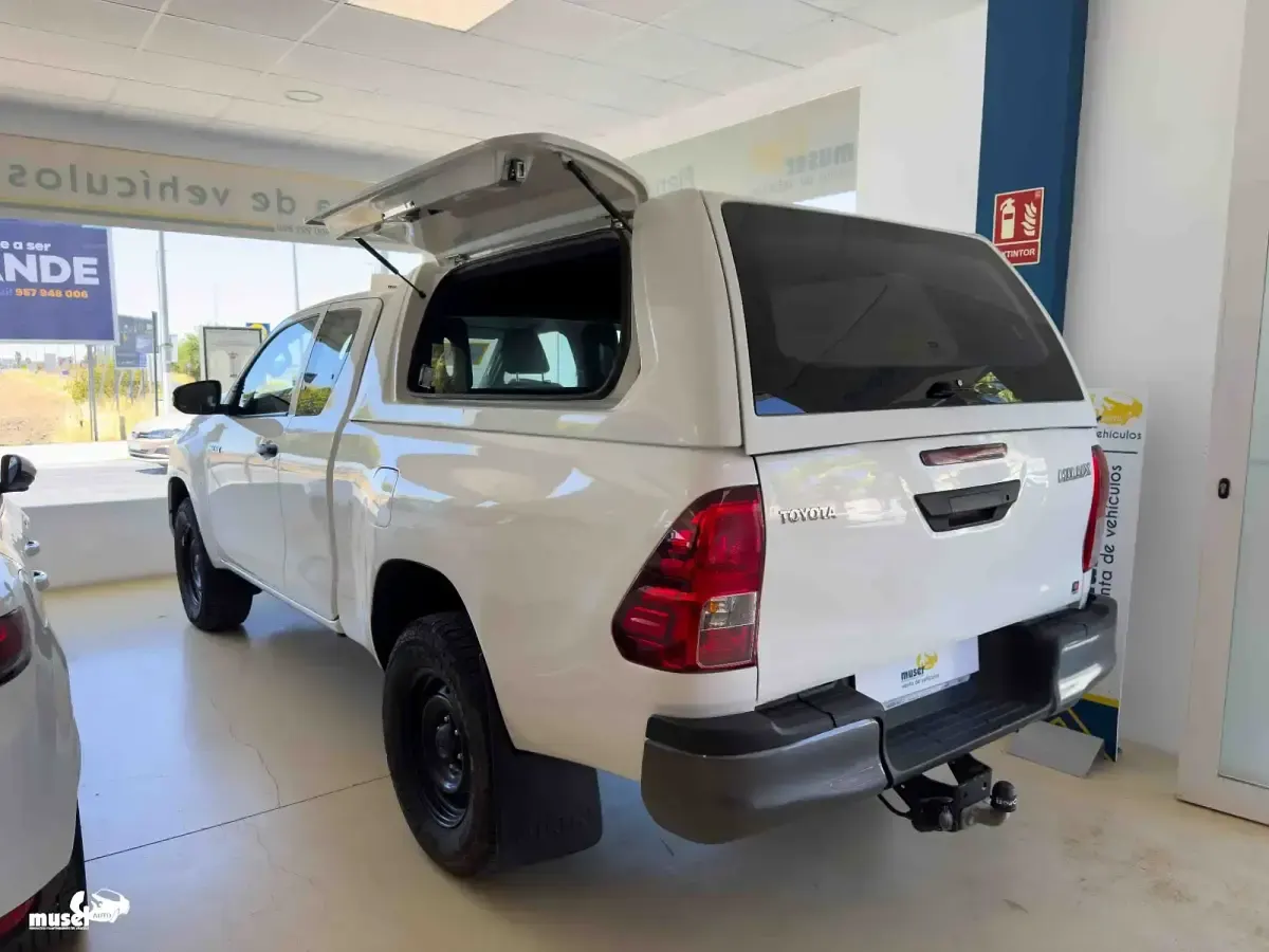 Usado Toyota HiLux 150 CV (110 kW) 2023 Blanco Pickup/Camioneta
