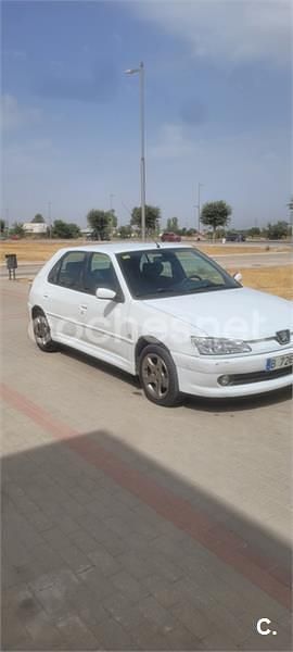 Usado Peugeot 306 90 CV (66 kW) 2001 Blanco Berlina