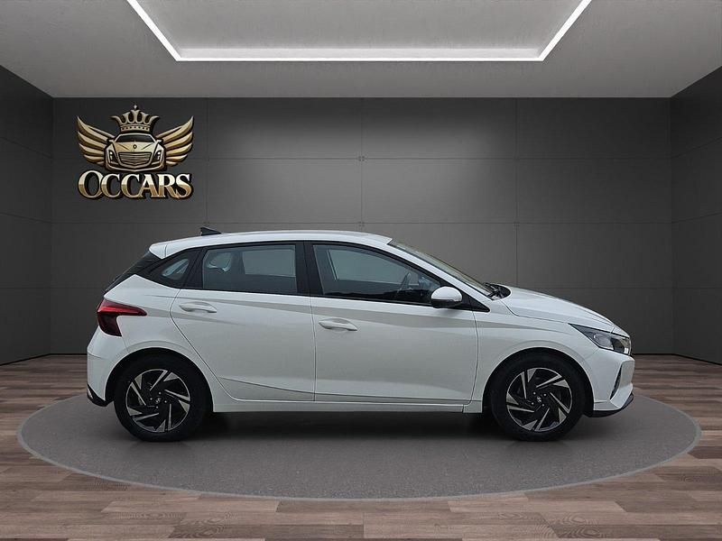 Usado Hyundai i20 100 CV (73 kW) 2021 Blanco Utilitario