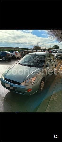 Usado Ford Focus Ghia 90 CV (66 kW) 2000 Verde Berlina