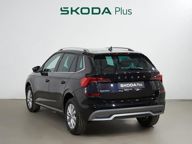 Usado Skoda Kamiq 110 CV (80 kW) 2022 Negro SUV