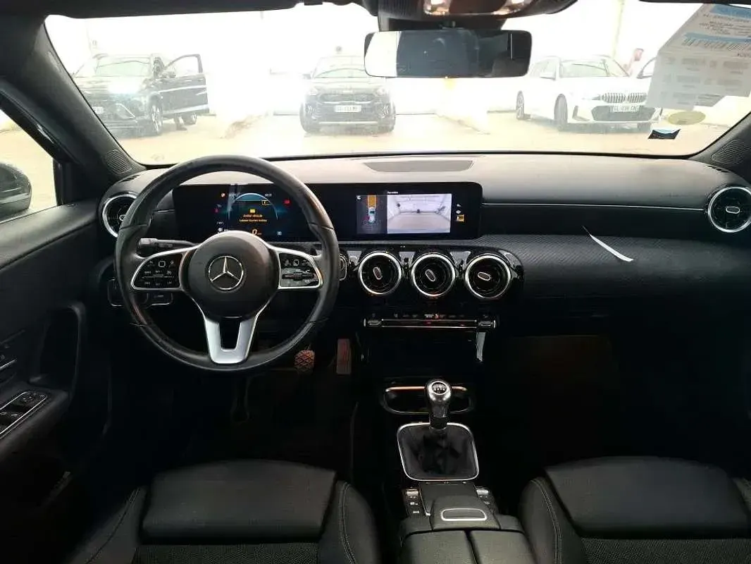 Usado Mercedes A180 116 CV (85 kW) 2021 Gris Utilitario