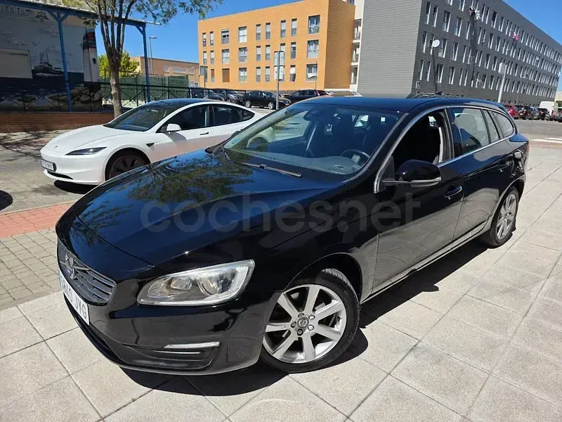 Usado Volvo V60 Summum 150 CV (110 kW) 2017 Negro Familiar