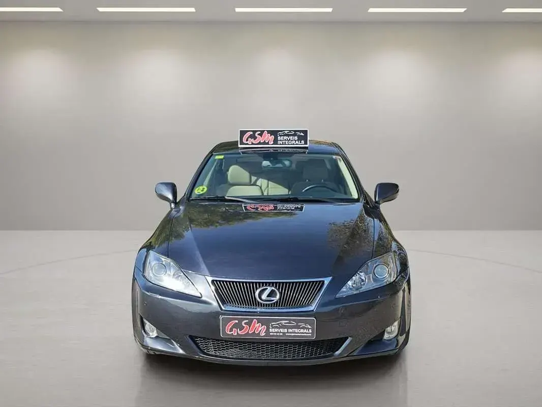 Usado Lexus IS220d Luxury Line 177 CV (130 kW) 2009 Gris Berlina