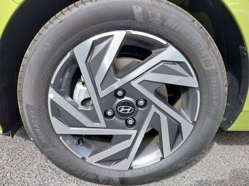 Amarillo Usado 2024 Hyundai i20 Berlina | 17.590 € (Buen precio) - Imagen 1/2