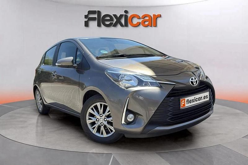 Gris Usado 2020 Toyota Yaris Active Berlina | 12.390 € (Buen precio) - Imagen 1/4