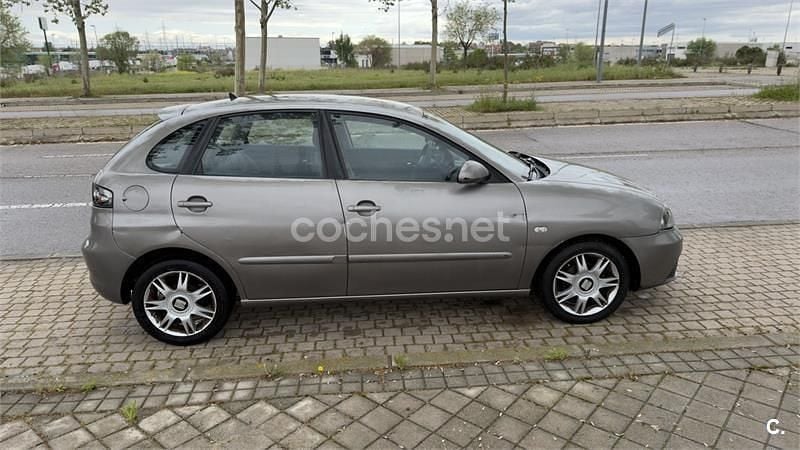 Brugt Seat Ibiza Stella 100 HK (73 kW) 2003 Grå Hatchback