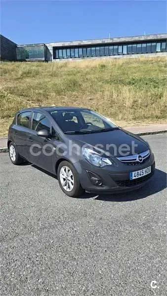 Usado Opel Corsa Selective 95 CV (69 kW) 2014 Negro Utilitario