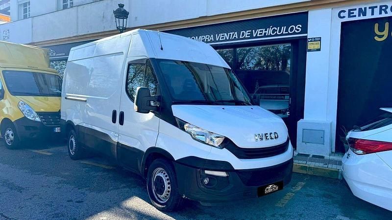 Blanco Usado 2017 Iveco Daily Berlina | 18.900 € - Imagen 1/4