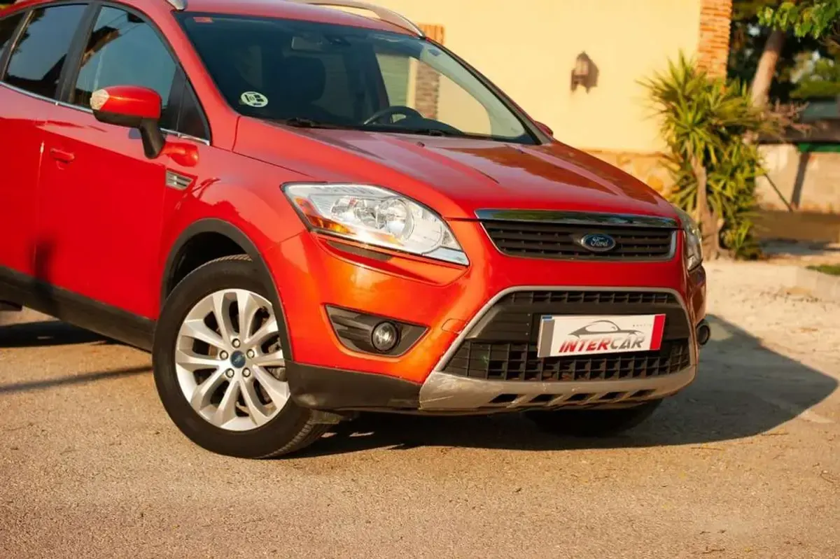 Usado Ford Kuga Trend 140 CV (102 kW) 2010 Naranja SUV