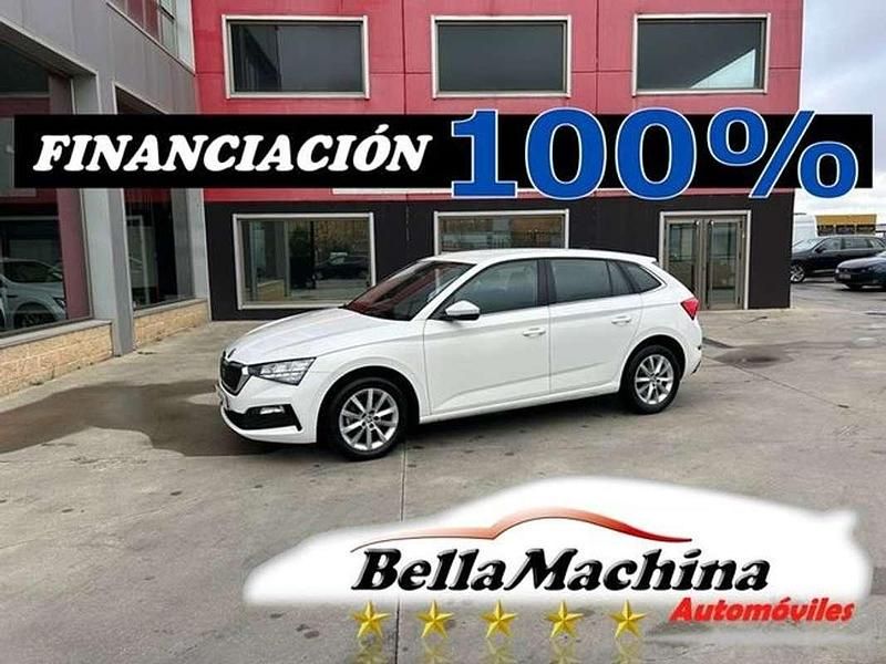Usado Skoda Scala Ambition 110 CV (80 kW) 2021 Blanco Utilitario