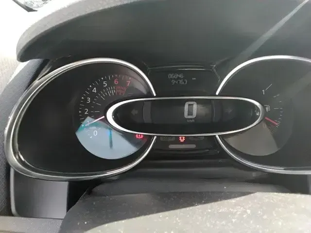 Usado Renault Clio IV LIMITED 90 CV (66 kW) 2019 Gris / platagris plata Berlina
