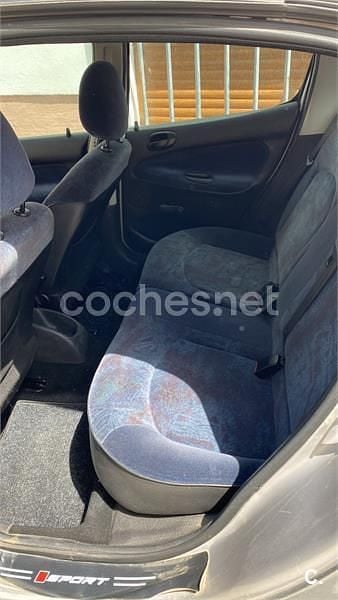 Usado Peugeot 206 70 CV (51 kW) 2001 Gris / plata Berlina