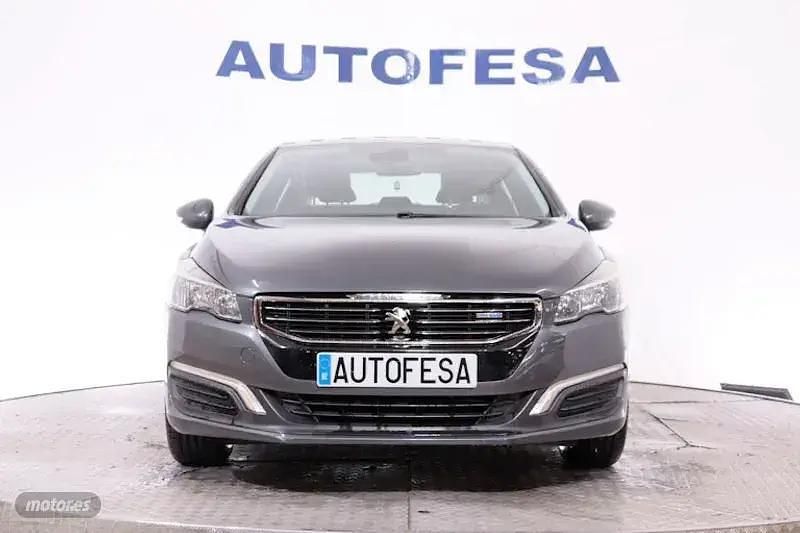 Usado Peugeot 508 Active 120 CV (88 kW) 2016 Gris Berlina