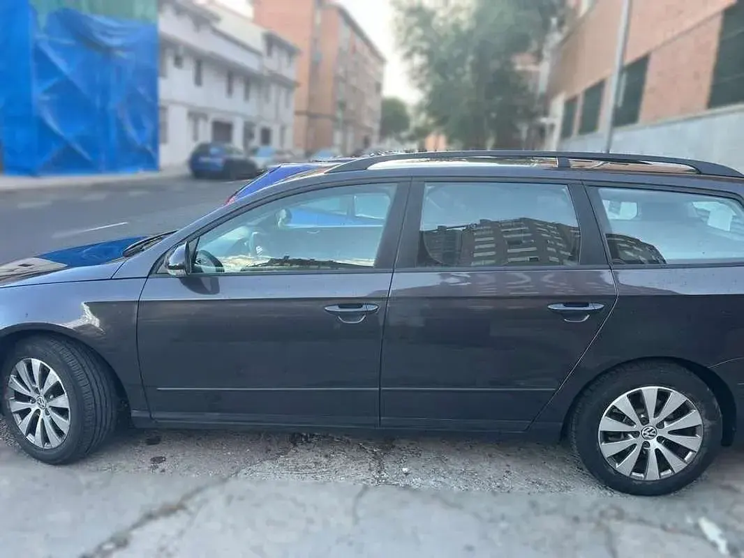 Usado VW Passat Edition 110 CV (80 kW) 2009 Gris Familiar