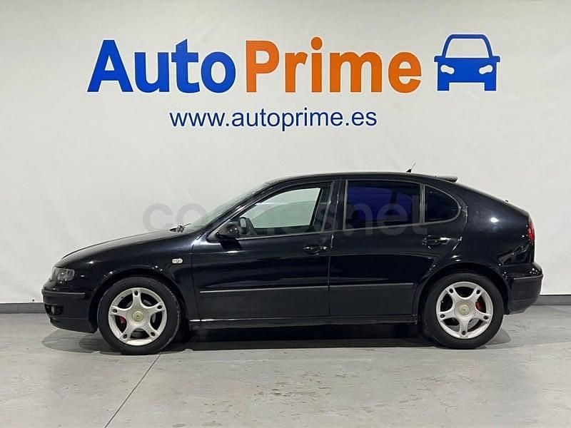 Usado Seat Leon Sport 105 CV (77 kW) 2003 Negro Utilitario