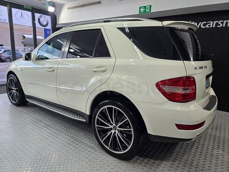 Usado Mercedes ML300 204 CV (150 kW) 2011 Blanco SUV