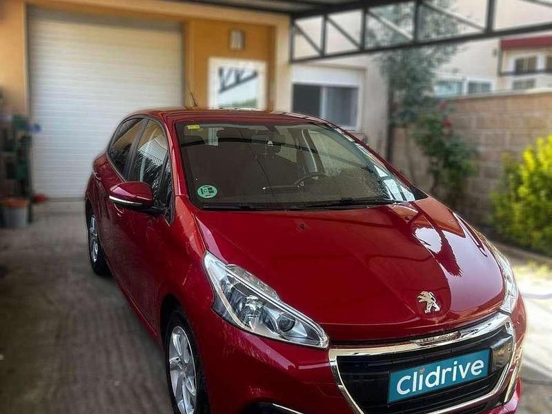 Usado Peugeot 208 Access 82 CV (60 kW) 2016 Rojo Utilitario