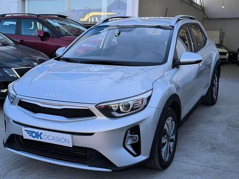 Usado Kia Stonic 84 CV (61 kW) 2022 Gris SUV