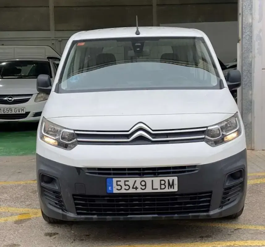 Usado Citroën Berlingo Live 102 CV (75 kW) 2021 Blanco Monovolumen