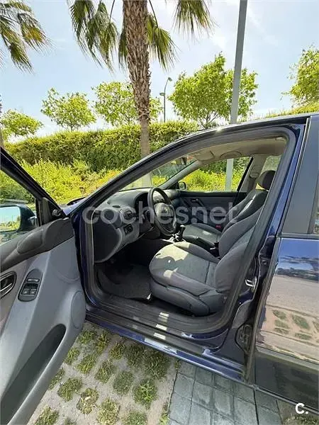 Usado Seat Leon 105 CV (77 kW) 2001 Azul Utilitario