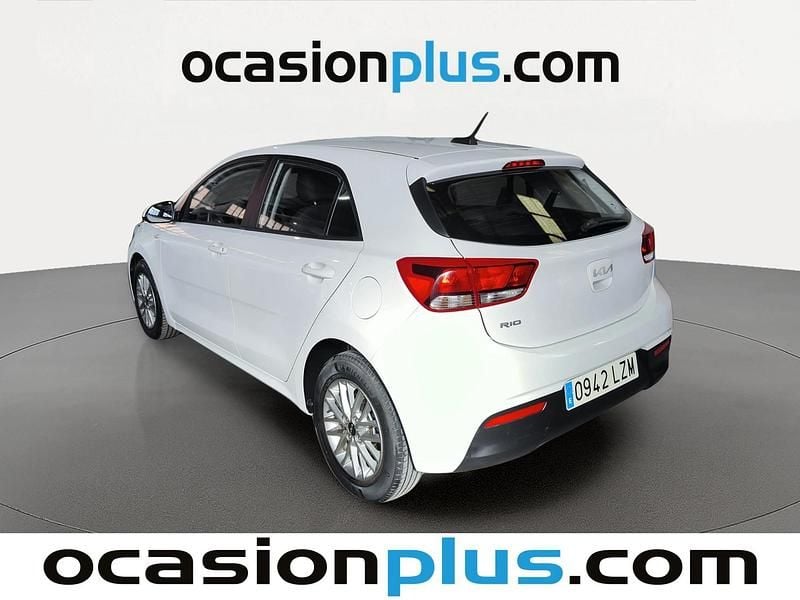 Usado Kia Rio 84 CV (61 kW) 2022 Blanco Utilitario
