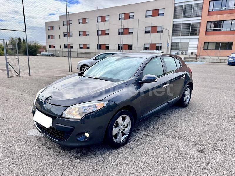 Usado Renault Mégane Expression 110 CV (80 kW) 2012 Gris / plata Berlina