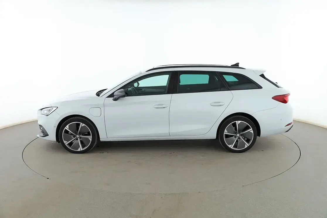 Usado Seat Leon FR 204 CV (150 kW) 2021 Blanco Familiar